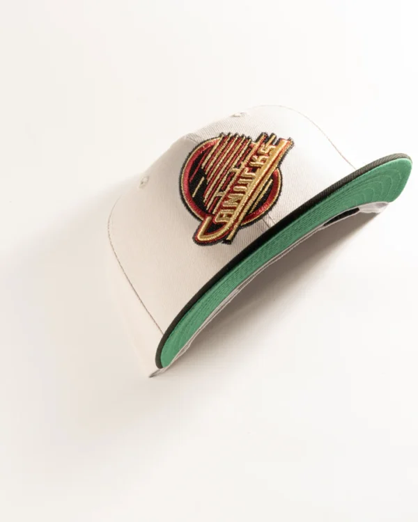 VANCOUVER CANUCKS METALLIC FITTED HAT